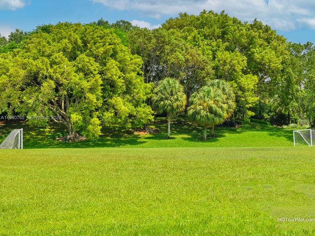 4209 Pinewood Ln, Weston, FL 33331