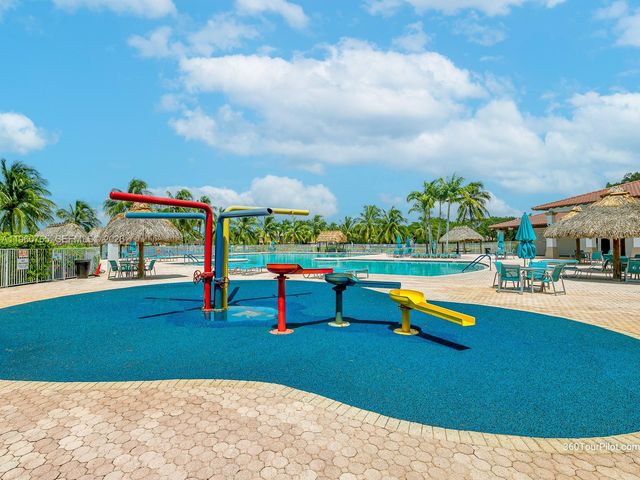 4209 Pinewood Ln, Weston, FL 33331