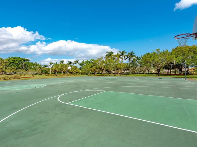 4209 Pinewood Ln, Weston, FL 33331