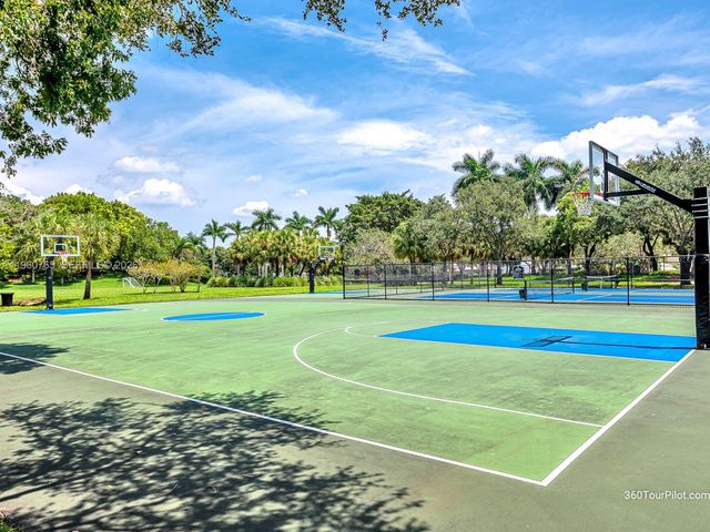 4209 Pinewood Ln, Weston, FL 33331