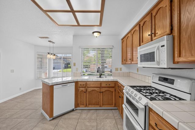 9475 Madrid Way, Elk Grove, CA 95758