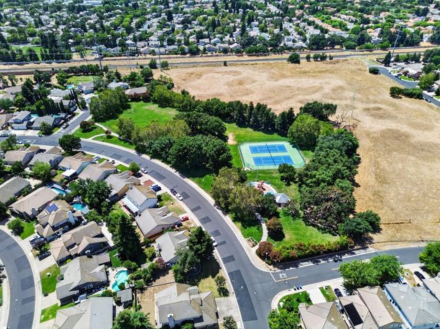 9475 Madrid Way, Elk Grove, CA 95758