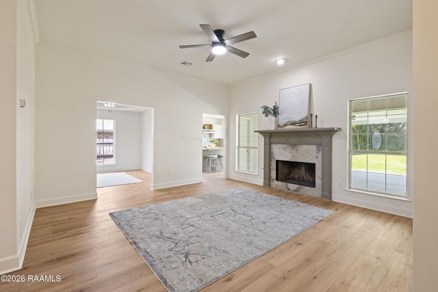 707 Burlington Circle, Broussard, LA 70518