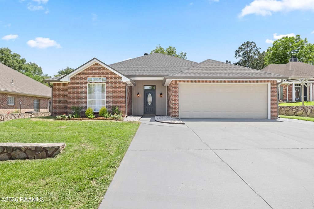 707 Burlington Circle, Broussard, LA 70518