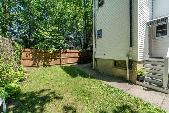 74 Trull St B, Somerville, MA 02145