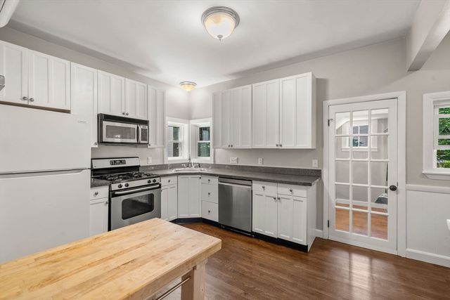 74 Trull St B, Somerville, MA 02145