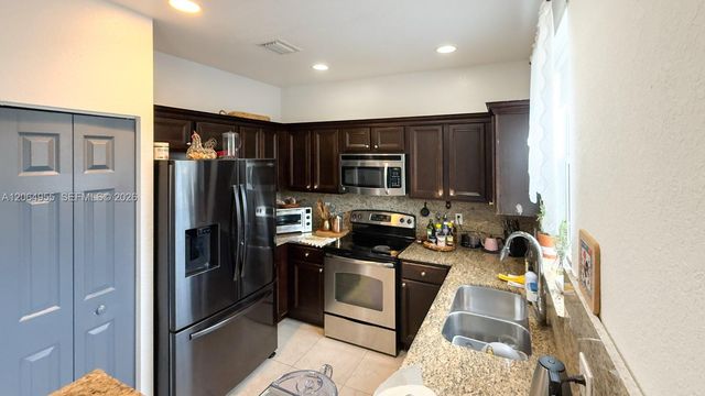 1001 NE 208th St ., Miami, FL 33179