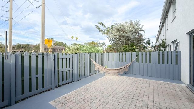 1001 NE 208th St ., Miami, FL 33179