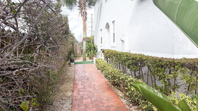 1001 NE 208th St ., Miami, FL 33179