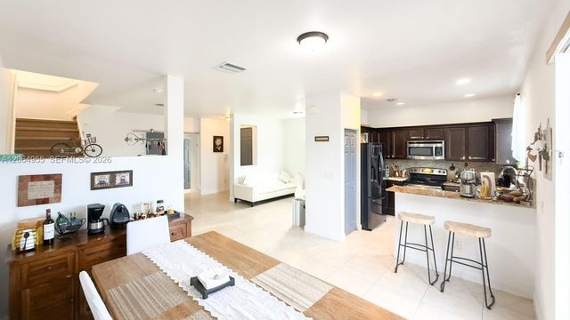 1001 NE 208th St ., Miami, FL 33179