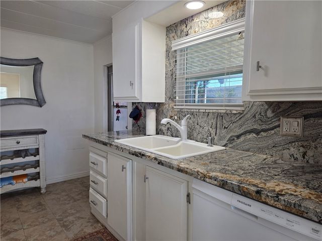 2271 W Riverview Circle, Bullhead City, AZ 86442