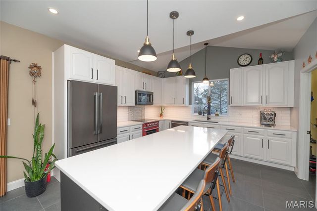 944 Emerald Oaks Court, Eureka, MO 63025