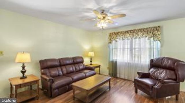 2 RENAI CT, Newark, DE 19702