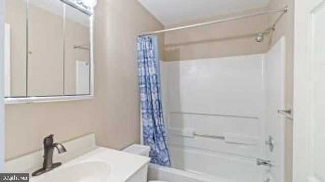 2 RENAI CT, Newark, DE 19702