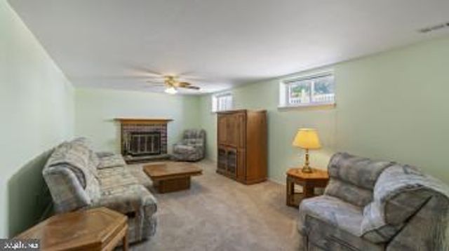 2 RENAI CT, Newark, DE 19702