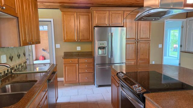 32619 Greenland Court, Livonia, MI 48154