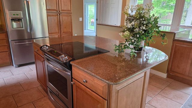 32619 Greenland Court, Livonia, MI 48154