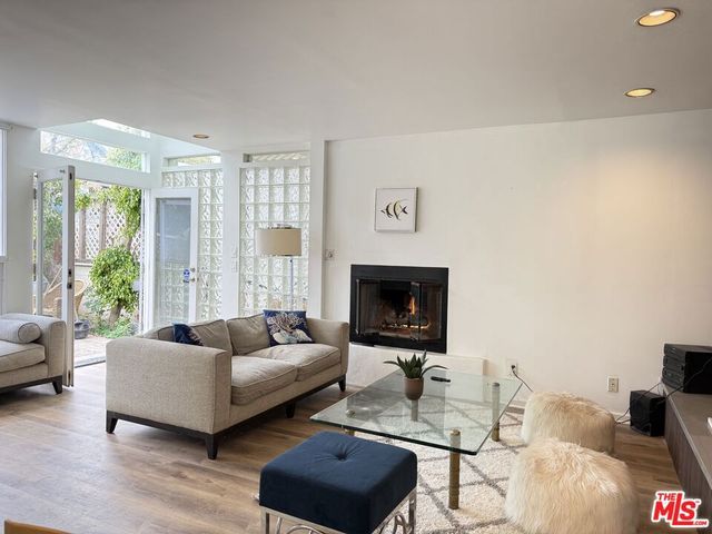 39 Westminster Avenue, Venice, CA 90291