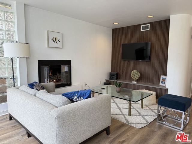 39 Westminster Avenue, Venice, CA 90291