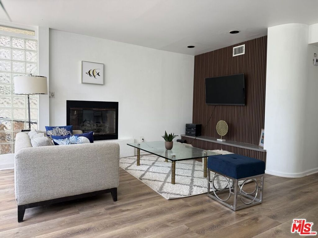 39 Westminster Avenue, Venice, CA 90291