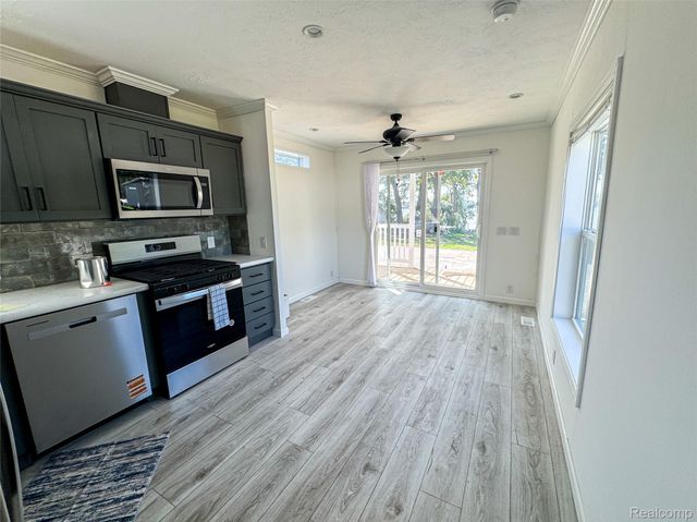 17 Sunset Lane, Fenton Charter Township, MI 48430