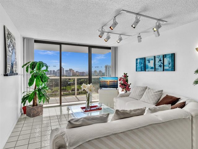 3625 N Country Club Dr 2108, Aventura, FL 33180