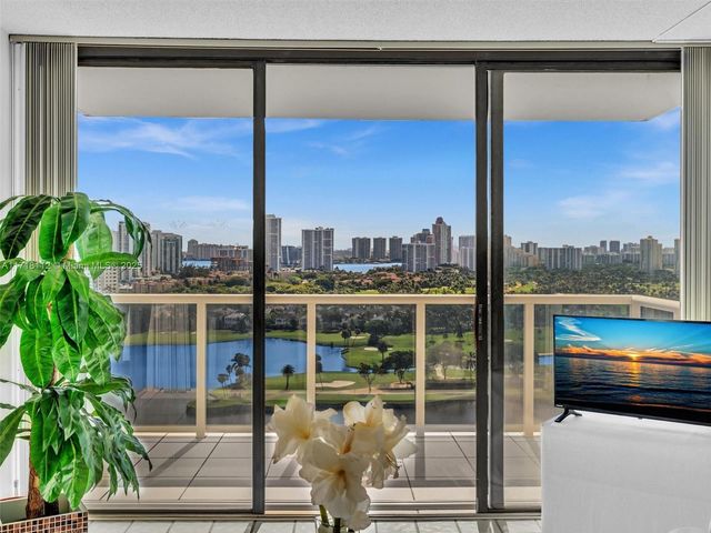 3625 N Country Club Dr 2108, Aventura, FL 33180