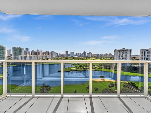 3625 N Country Club Dr 2108, Aventura, FL 33180