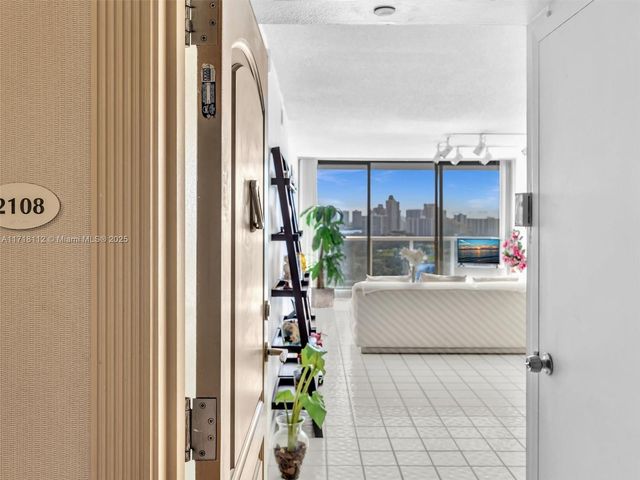 3625 N Country Club Dr 2108, Aventura, FL 33180