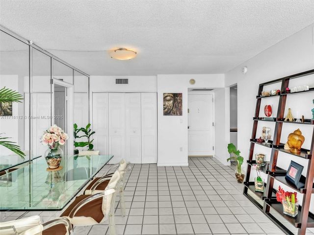 3625 N Country Club Dr 2108, Aventura, FL 33180