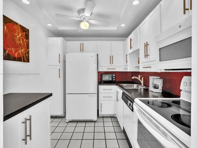 3625 N Country Club Dr 2108, Aventura, FL 33180