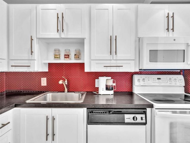 3625 N Country Club Dr 2108, Aventura, FL 33180