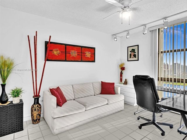 3625 N Country Club Dr 2108, Aventura, FL 33180