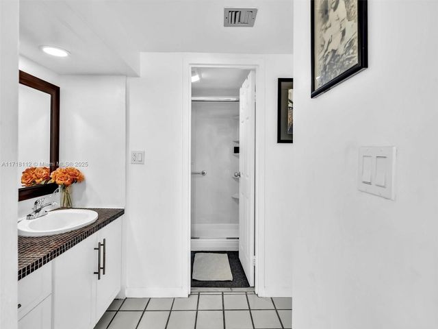 3625 N Country Club Dr 2108, Aventura, FL 33180