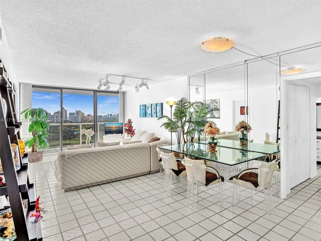 3625 N Country Club Dr 2108, Aventura, FL 33180