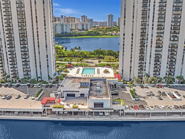 3625 N Country Club Dr 2108, Aventura, FL 33180