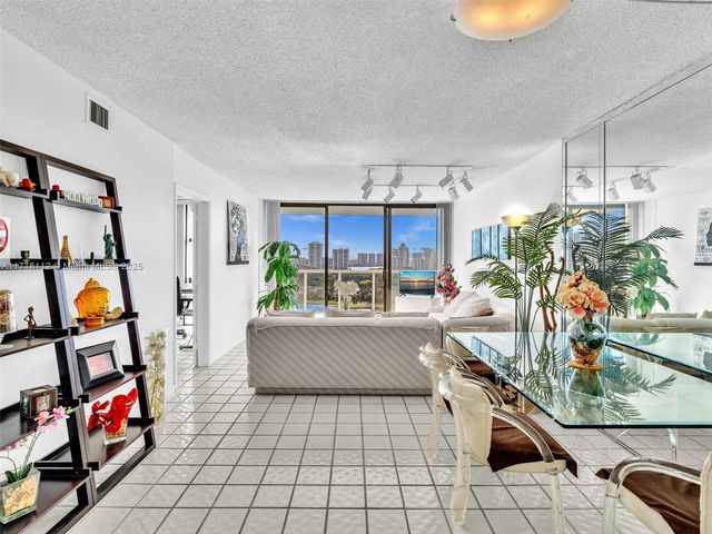 3625 N Country Club Dr 2108, Aventura, FL 33180