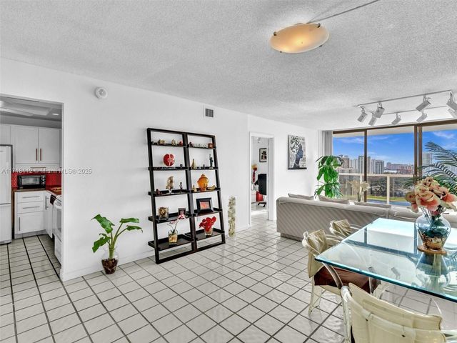 3625 N Country Club Dr 2108, Aventura, FL 33180