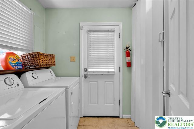 324 Tamarack Drive, South Whitehall Twp, PA 18104