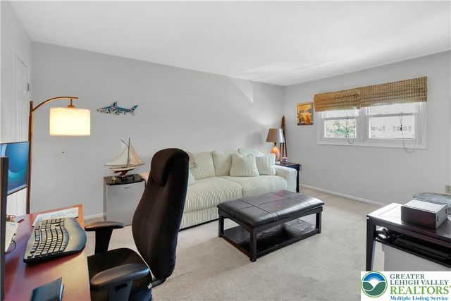 324 Tamarack Drive, South Whitehall Twp, PA 18104