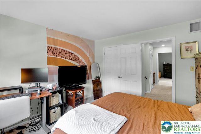 324 Tamarack Drive, South Whitehall Twp, PA 18104