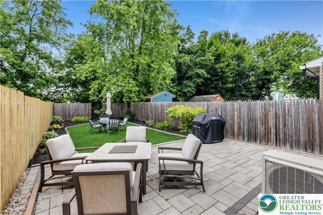 324 Tamarack Drive, South Whitehall Twp, PA 18104
