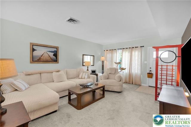 324 Tamarack Drive, South Whitehall Twp, PA 18104