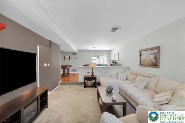 324 Tamarack Drive, South Whitehall Twp, PA 18104