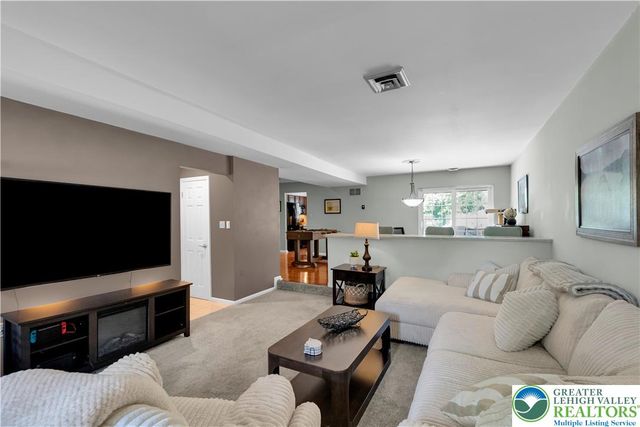 324 Tamarack Drive, South Whitehall Twp, PA 18104
