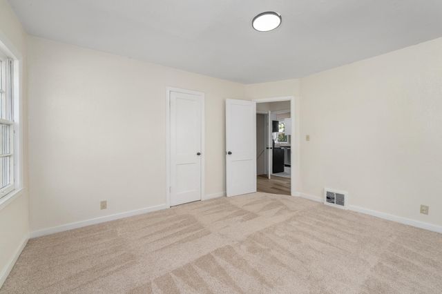 2122 N Erie Ave, Wichita, KS 67214