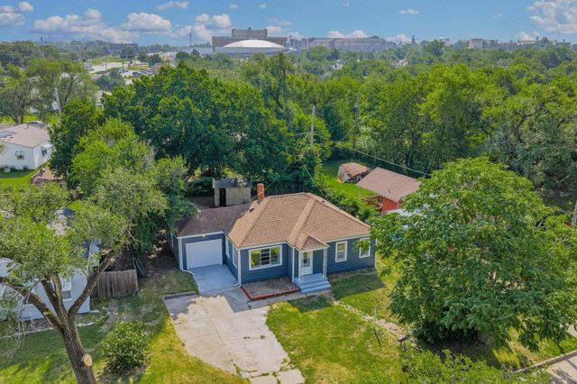 2122 N Erie Ave, Wichita, KS 67214