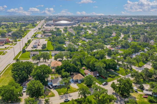 2122 N Erie Ave, Wichita, KS 67214