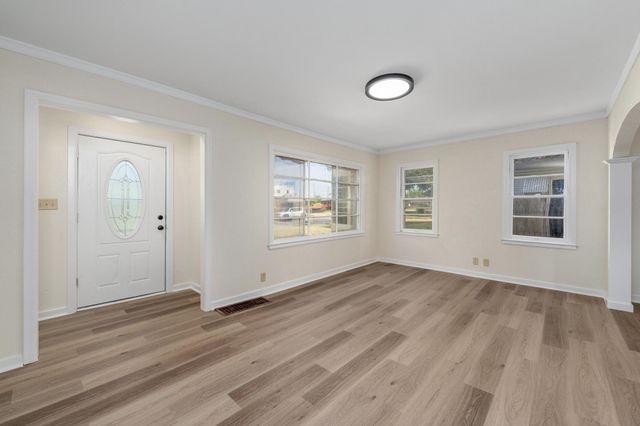 2122 N Erie Ave, Wichita, KS 67214