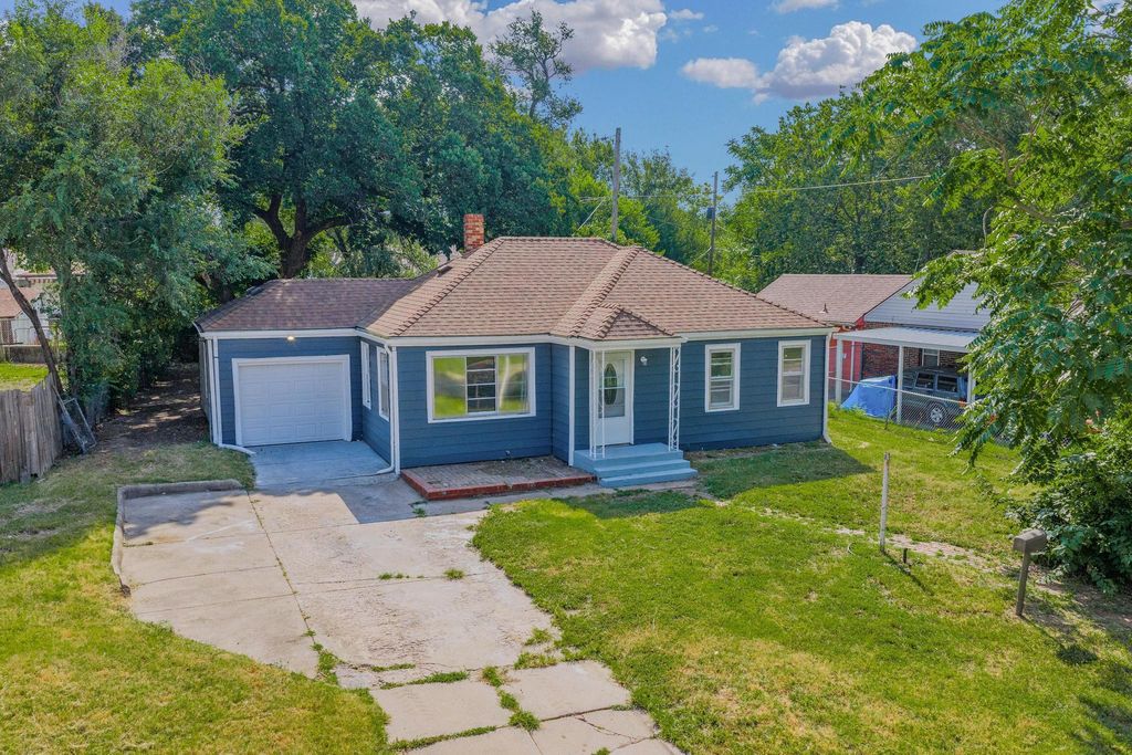 2122 N Erie Ave, Wichita, KS 67214